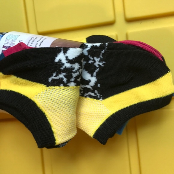 Muk Luks- 6-pair socks - Picture 6 of 8